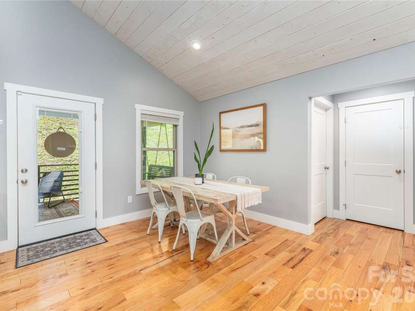 68 Clear View Drive, Mars Hill, NC 28754.  MLS# CAR4410650, YatesRealty ID 41241. Dining