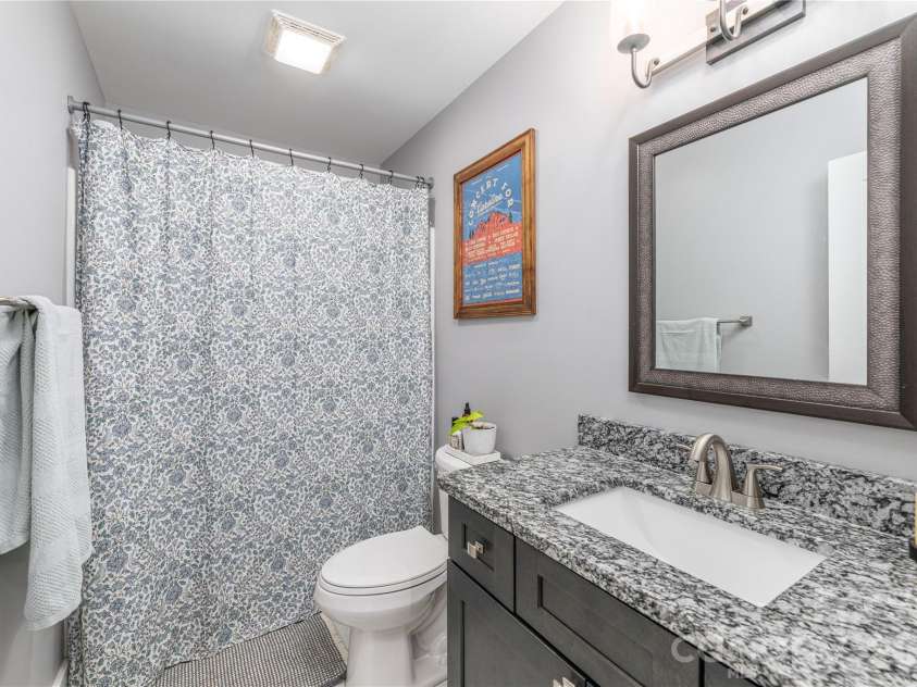 68 Clear View Drive, Mars Hill, NC 28754.  MLS# CAR4410650, YatesRealty ID 41241. Guest full bath