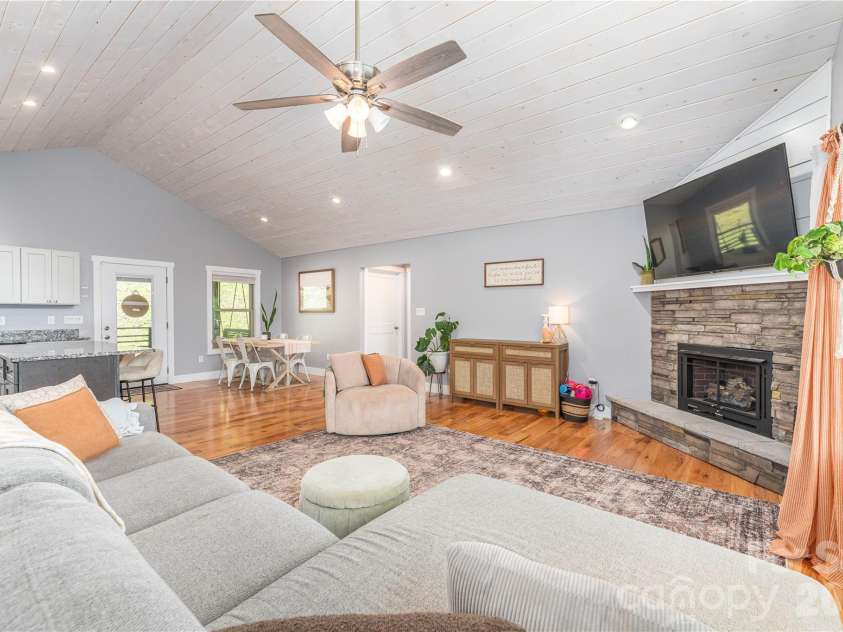 68 Clear View Drive, Mars Hill, NC 28754.  MLS# CAR4410650, YatesRealty ID 41241. Open Layout Dining/Living