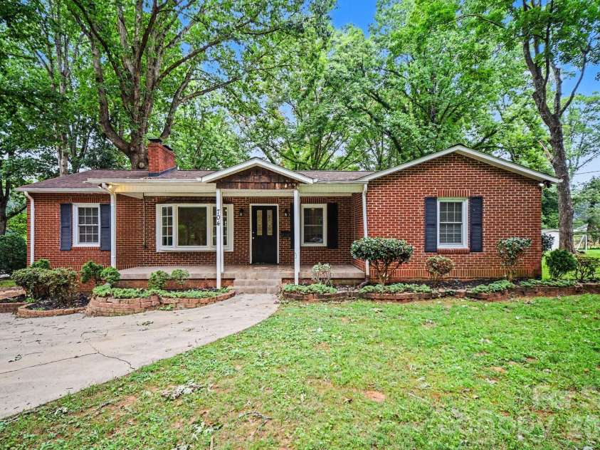 704 1st Avenue Place, Conover, NC 28613.  MLS# CAR4410587, YatesRealty ID 41244. 