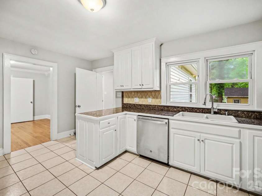 704 1st Avenue Place, Conover, NC 28613.  MLS# CAR4410587, YatesRealty ID 41244. 