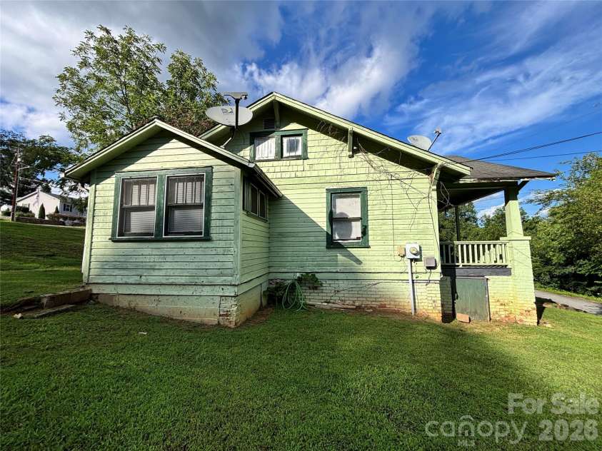 1102 Regal Place, Lenoir, NC 28645.  MLS# CAR4410946, YatesRealty ID 41245. 