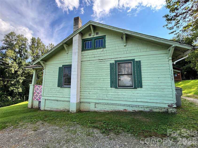 1102 Regal Place, Lenoir, NC 28645.  MLS# CAR4410946, YatesRealty ID 41245. 