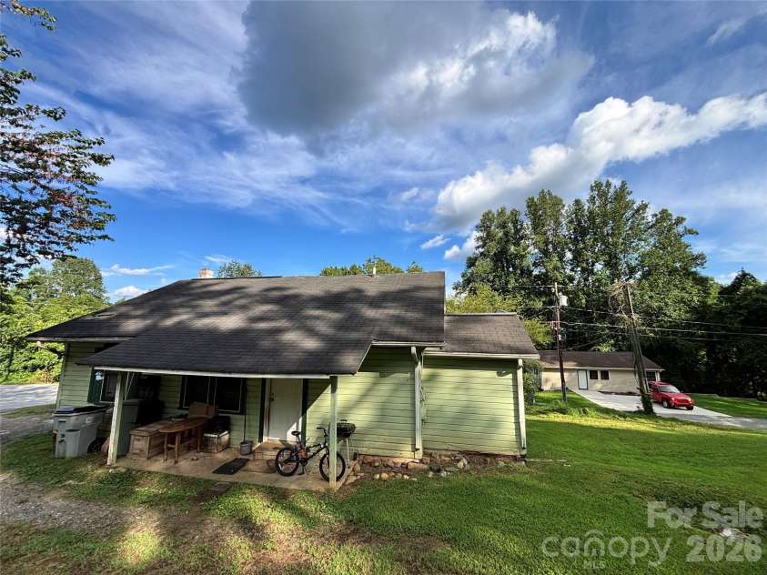 1102 Regal Place, Lenoir, NC 28645.  MLS# CAR4410946, YatesRealty ID 41245. 