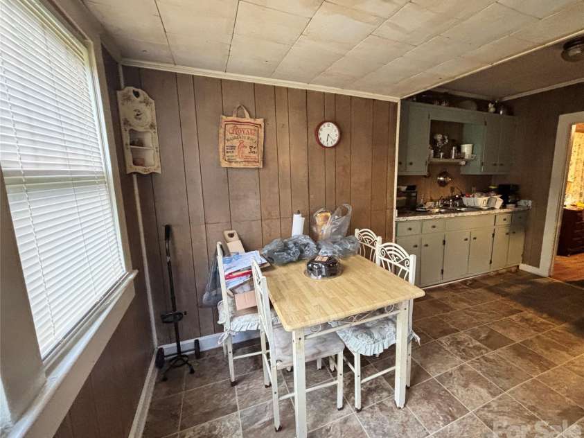 1102 Regal Place, Lenoir, NC 28645.  MLS# CAR4410946, YatesRealty ID 41245. 
