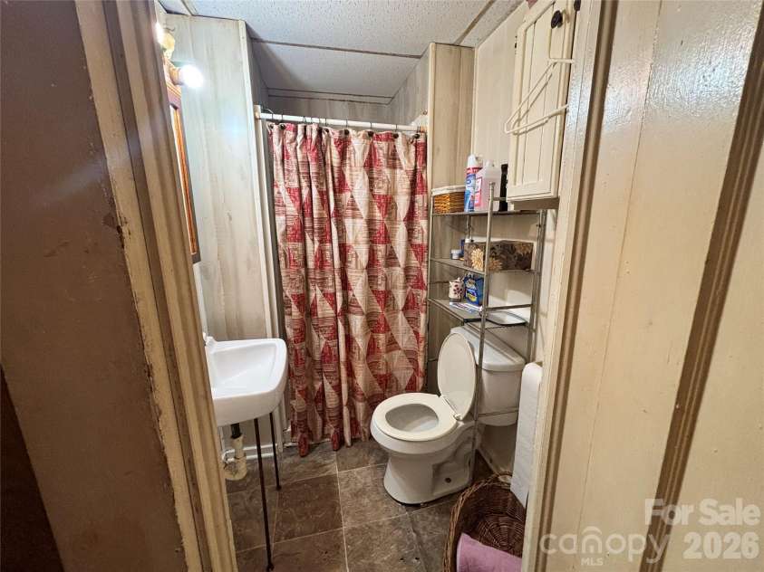 1102 Regal Place, Lenoir, NC 28645.  MLS# CAR4410946, YatesRealty ID 41245. 