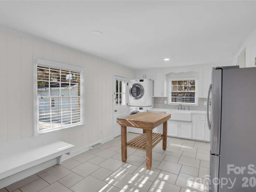 1434 Edgewater Drive, Charlotte, NC 28210.  MLS# CAR4336826, YatesRealty ID 4125. 