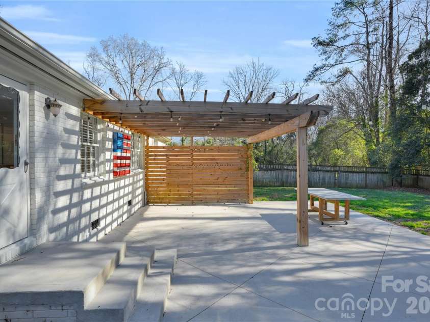 1434 Edgewater Drive, Charlotte, NC 28210.  MLS# CAR4336826, YatesRealty ID 4125. 