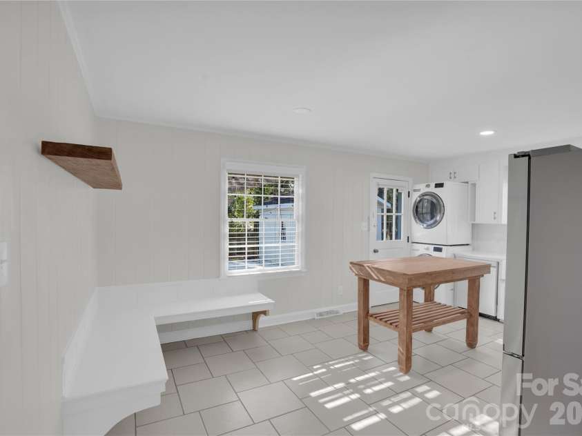 1434 Edgewater Drive, Charlotte, NC 28210.  MLS# CAR4336826, YatesRealty ID 4125. 