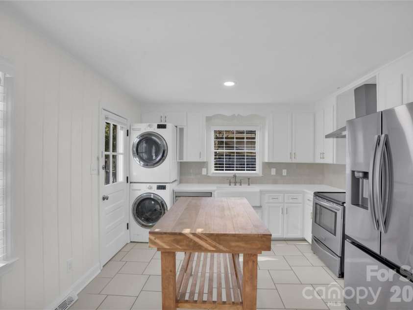 1434 Edgewater Drive, Charlotte, NC 28210.  MLS# CAR4336826, YatesRealty ID 4125. 