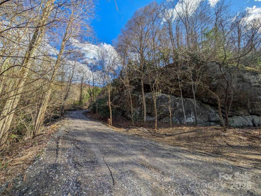 72 Pilgrims Lane, Burnsville, NC 28714.  MLS# CAR4163006, YatesRealty ID 4125. 