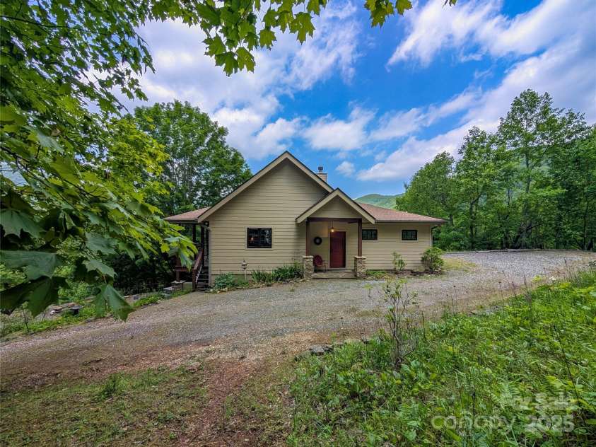 72 Pilgrims Lane, Burnsville, NC 28714.  MLS# CAR4163006, YatesRealty ID 4125. 