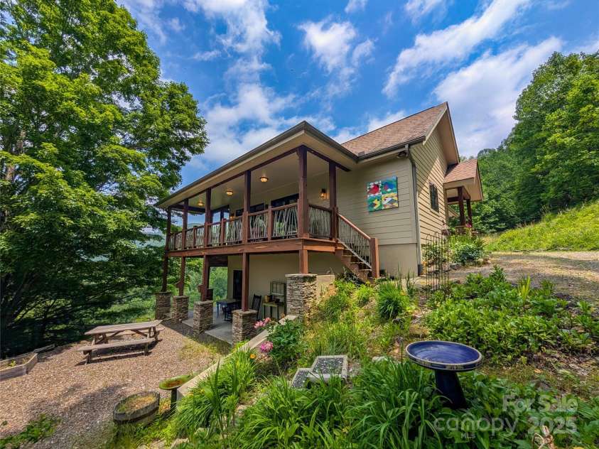 72 Pilgrims Lane, Burnsville, NC 28714.  MLS# CAR4163006, YatesRealty ID 4125. 