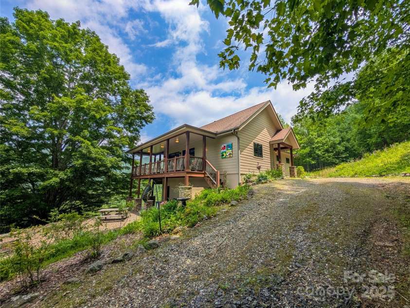 72 Pilgrims Lane, Burnsville, NC 28714.  MLS# CAR4163006, YatesRealty ID 4125. 