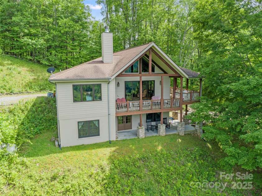 72 Pilgrims Lane, Burnsville, NC 28714.  MLS# CAR4163006, YatesRealty ID 4125. 