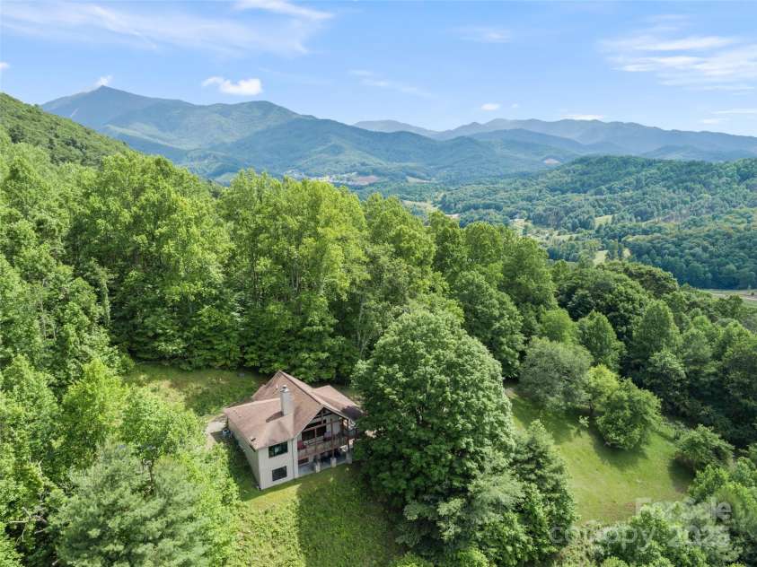 72 Pilgrims Lane, Burnsville, NC 28714.  MLS# CAR4163006, YatesRealty ID 4125. 