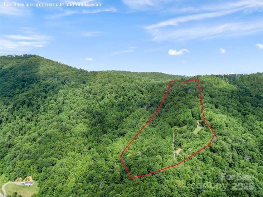 72 Pilgrims Lane, Burnsville, NC 28714.  MLS# CAR4163006, YatesRealty ID 4125. 