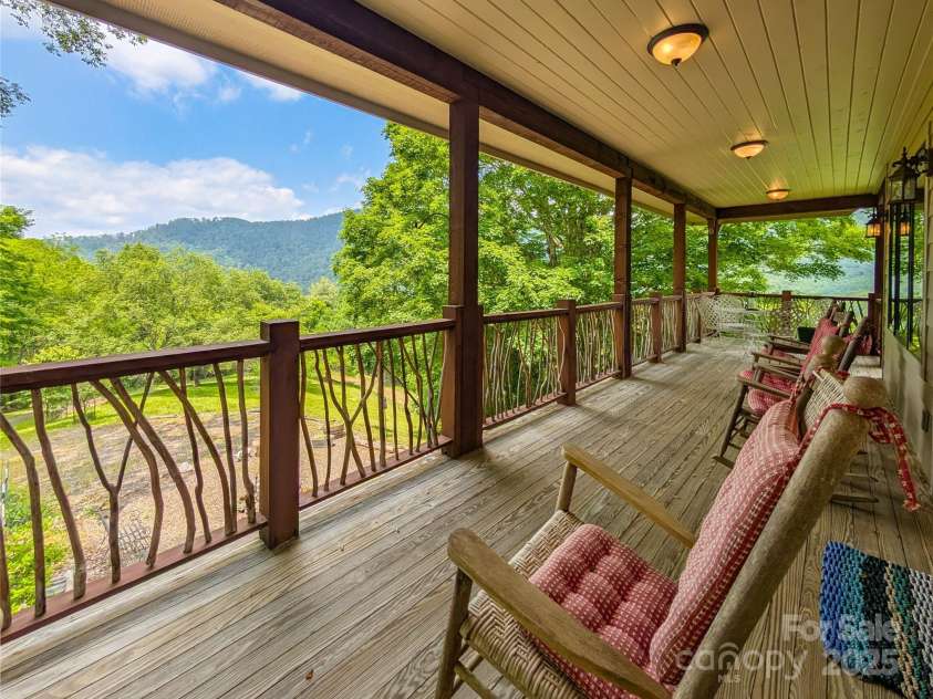72 Pilgrims Lane, Burnsville, NC 28714.  MLS# CAR4163006, YatesRealty ID 4125. 