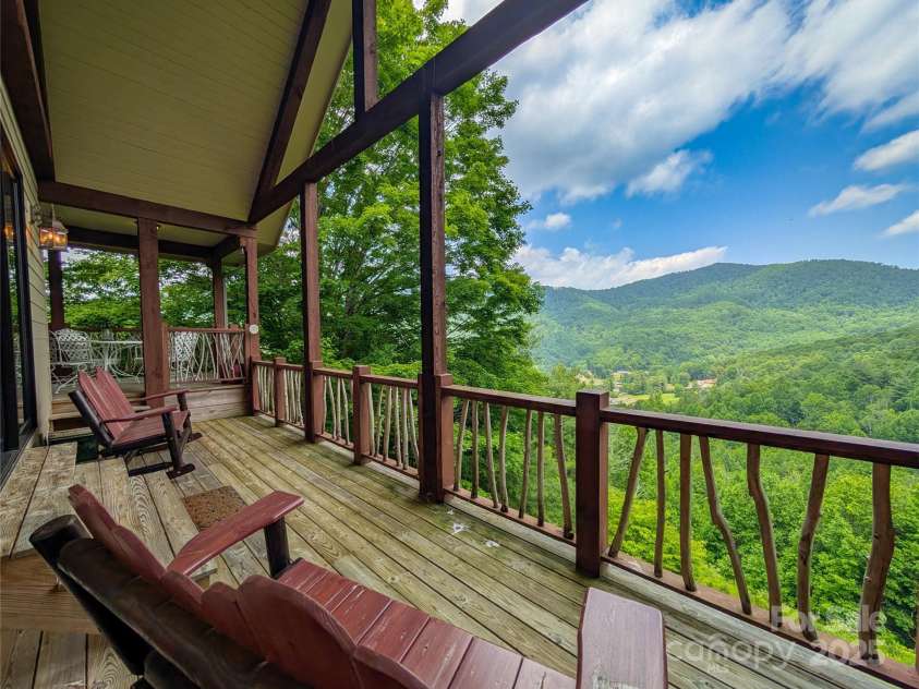 72 Pilgrims Lane, Burnsville, NC 28714.  MLS# CAR4163006, YatesRealty ID 4125. 