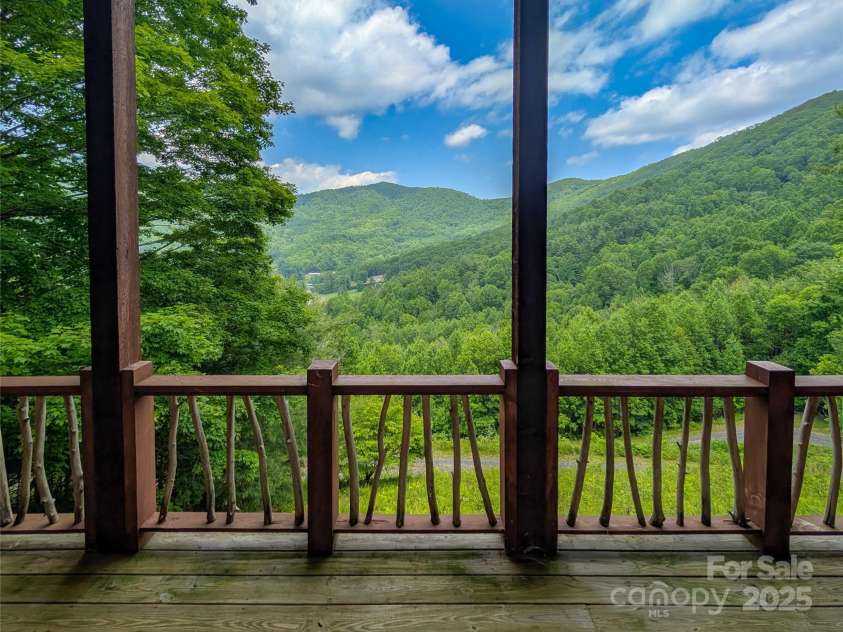 72 Pilgrims Lane, Burnsville, NC 28714.  MLS# CAR4163006, YatesRealty ID 4125. 