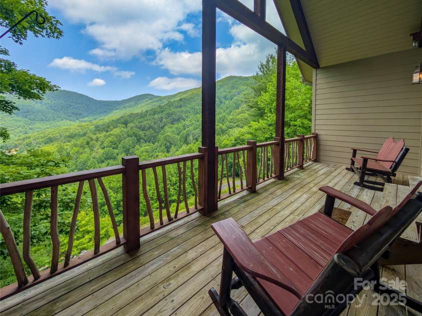72 Pilgrims Lane, Burnsville, NC 28714.  MLS# CAR4163006, YatesRealty ID 4125. 