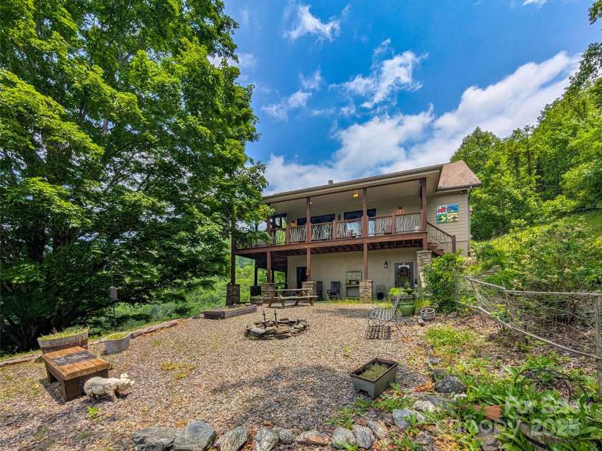 72 Pilgrims Lane, Burnsville, NC 28714.  MLS# CAR4163006, YatesRealty ID 4125. 