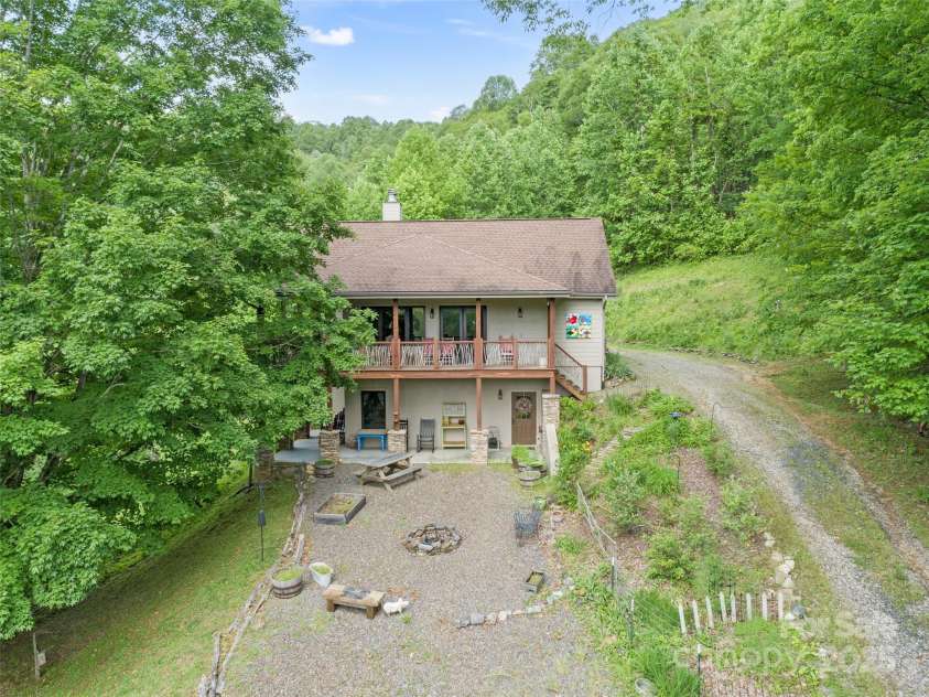 72 Pilgrims Lane, Burnsville, NC 28714.  MLS# CAR4163006, YatesRealty ID 4125. 