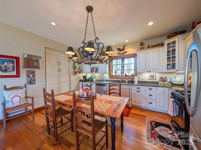 72 Pilgrims Lane, Burnsville, NC 28714.  MLS# CAR4163006, YatesRealty ID 4125. 