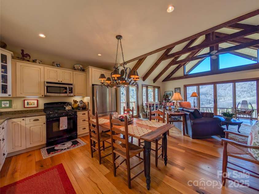 72 Pilgrims Lane, Burnsville, NC 28714.  MLS# CAR4163006, YatesRealty ID 4125. 