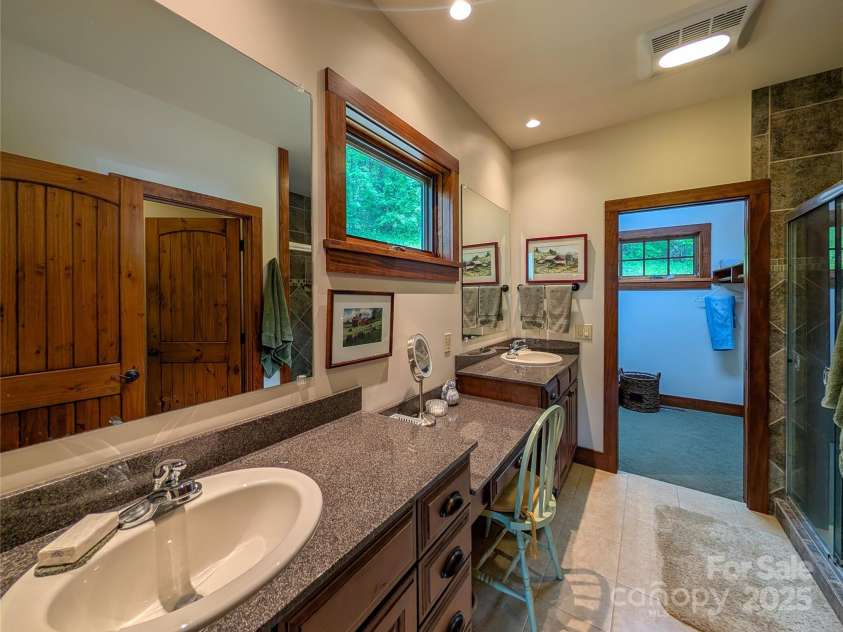 72 Pilgrims Lane, Burnsville, NC 28714.  MLS# CAR4163006, YatesRealty ID 4125. 