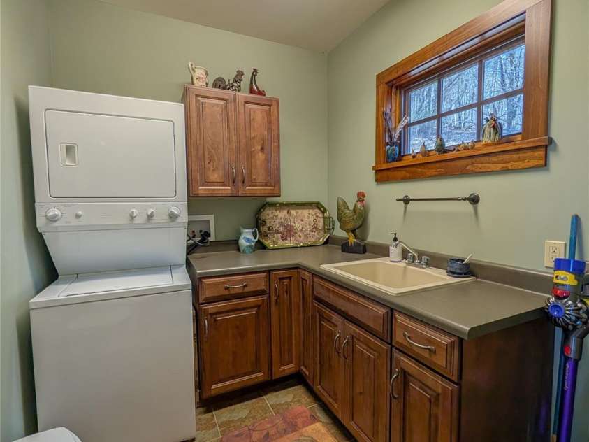 72 Pilgrims Lane, Burnsville, NC 28714.  MLS# CAR4163006, YatesRealty ID 4125. 
