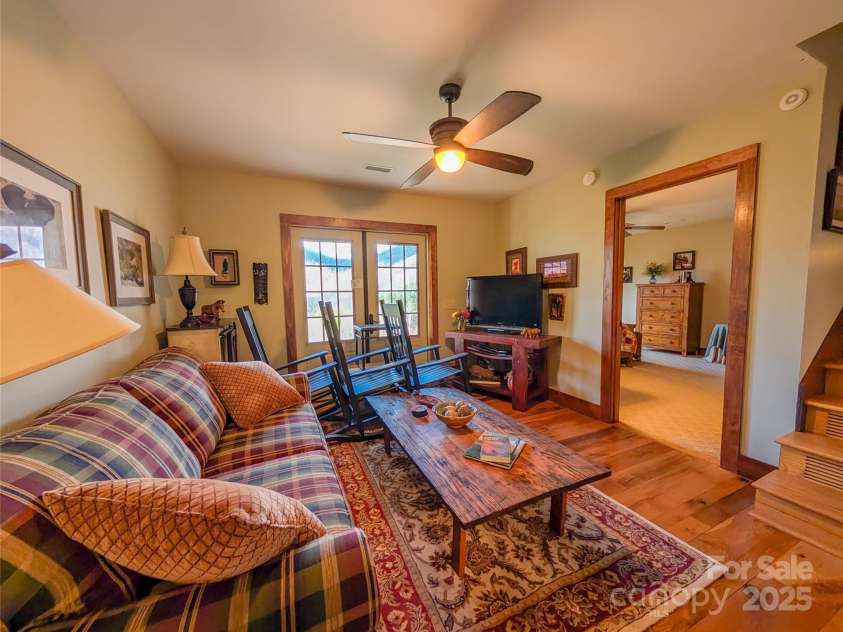72 Pilgrims Lane, Burnsville, NC 28714.  MLS# CAR4163006, YatesRealty ID 4125. 