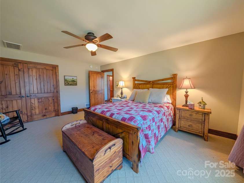 72 Pilgrims Lane, Burnsville, NC 28714.  MLS# CAR4163006, YatesRealty ID 4125. 