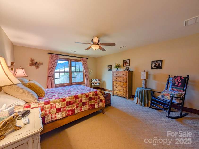 72 Pilgrims Lane, Burnsville, NC 28714.  MLS# CAR4163006, YatesRealty ID 4125. 