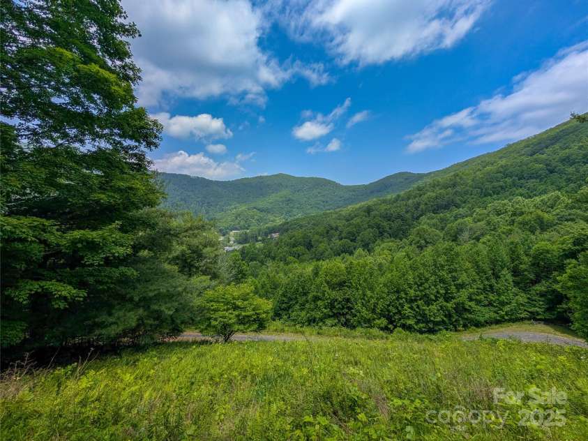 72 Pilgrims Lane, Burnsville, NC 28714.  MLS# CAR4163006, YatesRealty ID 4125. 