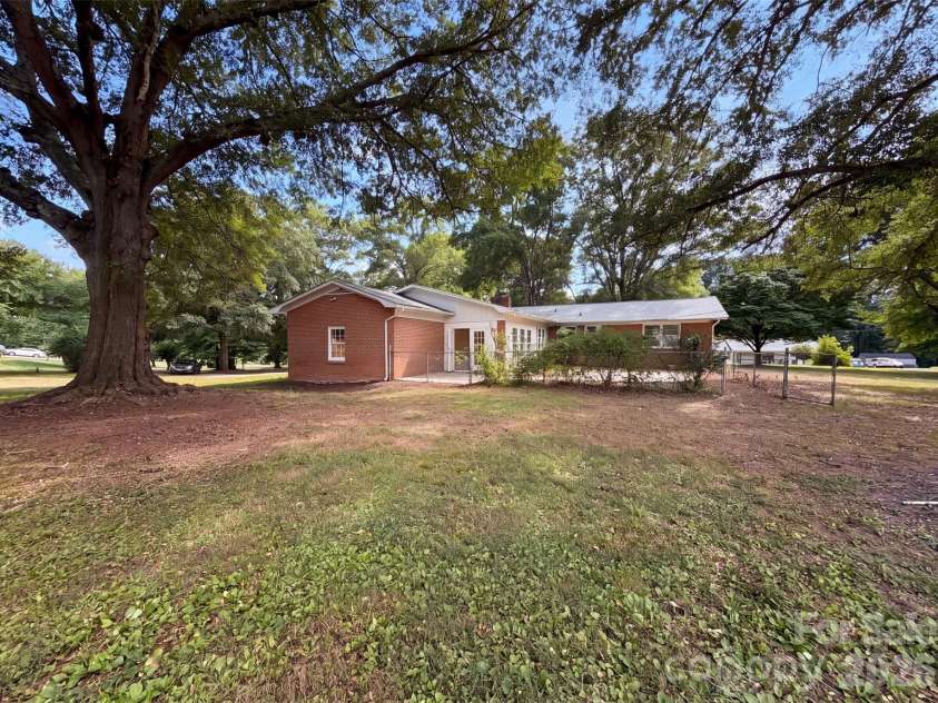 1077 Allendale Circle, Rock Hill, SC 29732.  MLS# CAR4411185, YatesRealty ID 41251. 