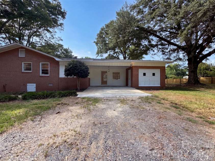 1077 Allendale Circle, Rock Hill, SC 29732.  MLS# CAR4411185, YatesRealty ID 41251. 