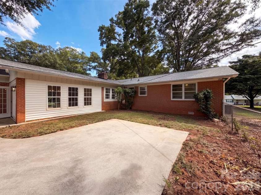 1077 Allendale Circle, Rock Hill, SC 29732.  MLS# CAR4411185, YatesRealty ID 41251. 