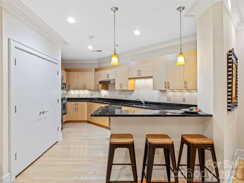 21 Battery Park Avenue, Asheville, NC 28801.  MLS# CAR4316380, YatesRealty ID 4126. 