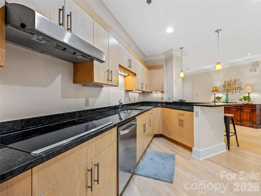 21 Battery Park Avenue, Asheville, NC 28801.  MLS# CAR4316380, YatesRealty ID 4126. 