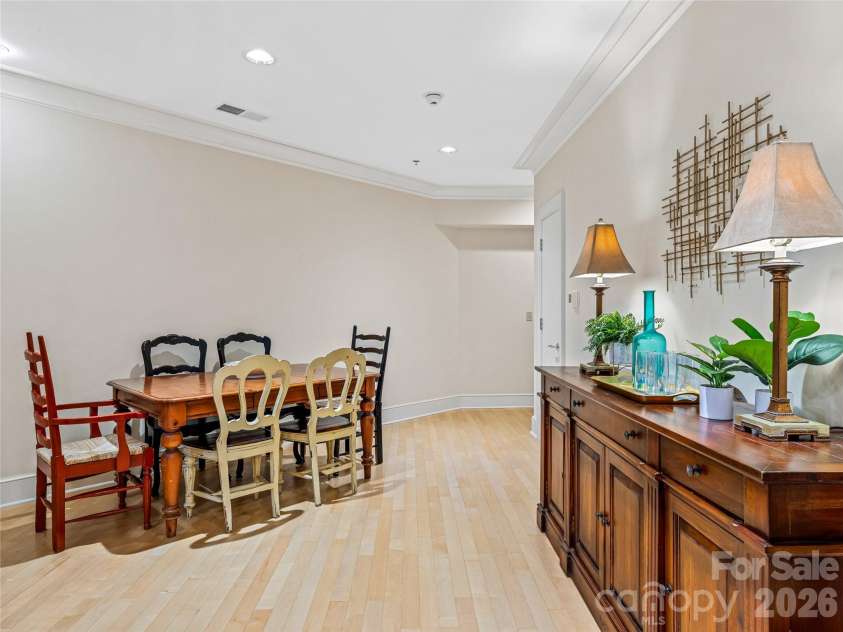 21 Battery Park Avenue, Asheville, NC 28801.  MLS# CAR4316380, YatesRealty ID 4126. 