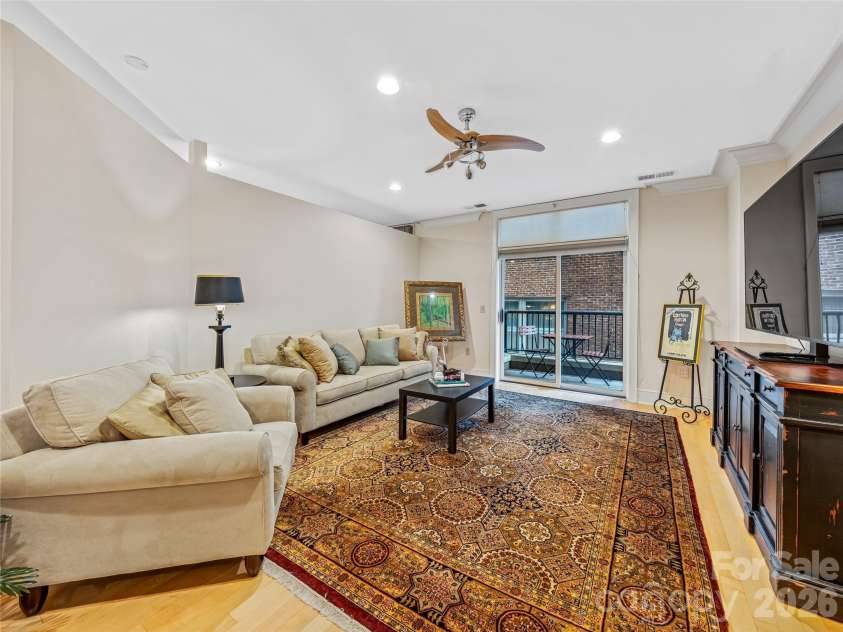 21 Battery Park Avenue, Asheville, NC 28801.  MLS# CAR4316380, YatesRealty ID 4126. 