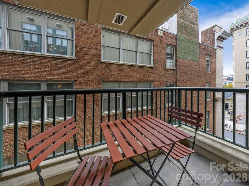 21 Battery Park Avenue, Asheville, NC 28801.  MLS# CAR4316380, YatesRealty ID 4126. 