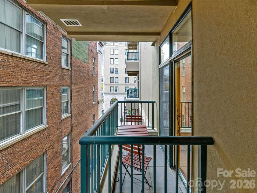 21 Battery Park Avenue, Asheville, NC 28801.  MLS# CAR4316380, YatesRealty ID 4126. 