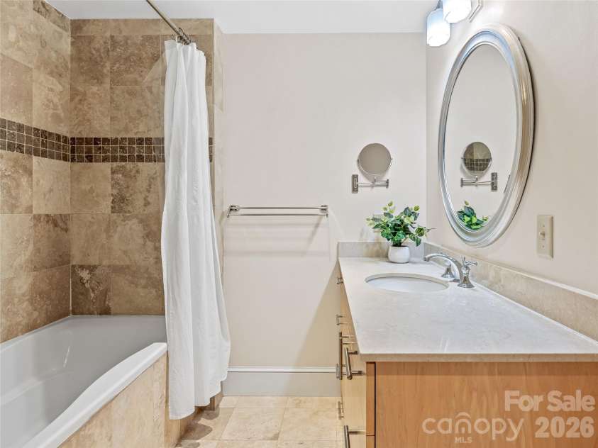 21 Battery Park Avenue, Asheville, NC 28801.  MLS# CAR4316380, YatesRealty ID 4126. 