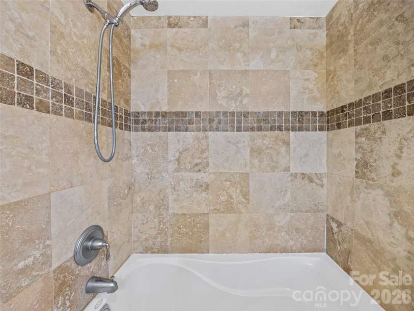 21 Battery Park Avenue, Asheville, NC 28801.  MLS# CAR4316380, YatesRealty ID 4126. 
