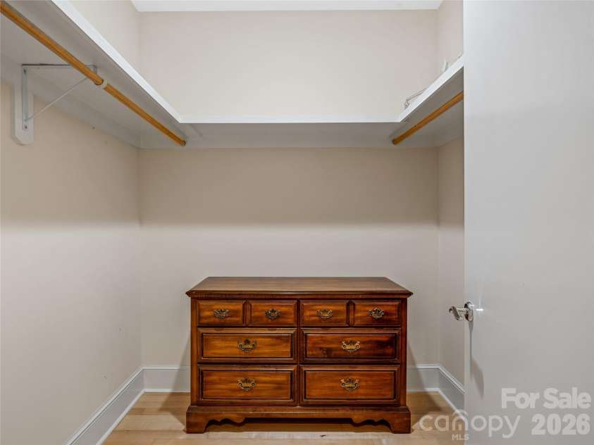 21 Battery Park Avenue, Asheville, NC 28801.  MLS# CAR4316380, YatesRealty ID 4126. 