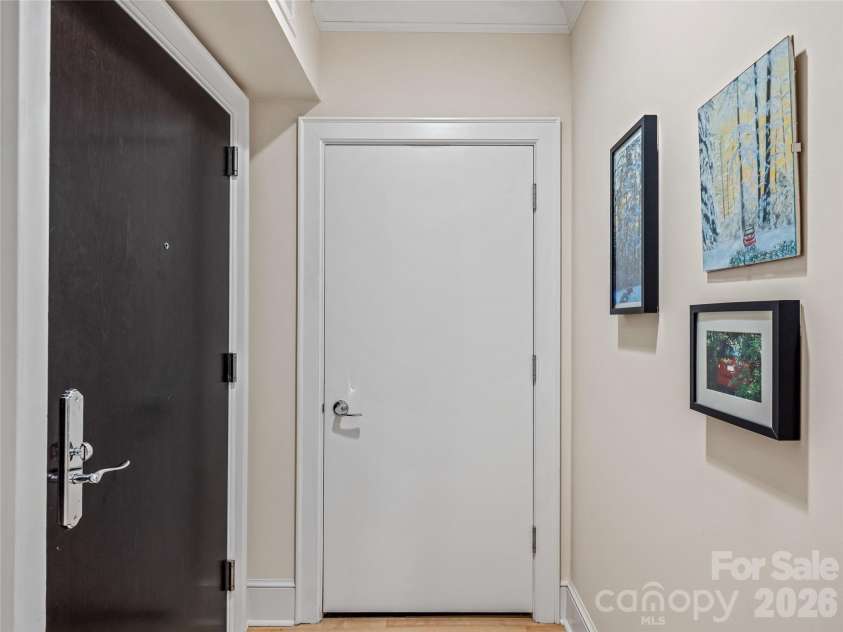 21 Battery Park Avenue, Asheville, NC 28801.  MLS# CAR4316380, YatesRealty ID 4126. 