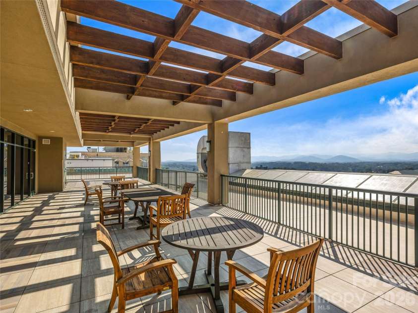 21 Battery Park Avenue, Asheville, NC 28801.  MLS# CAR4316380, YatesRealty ID 4126. 