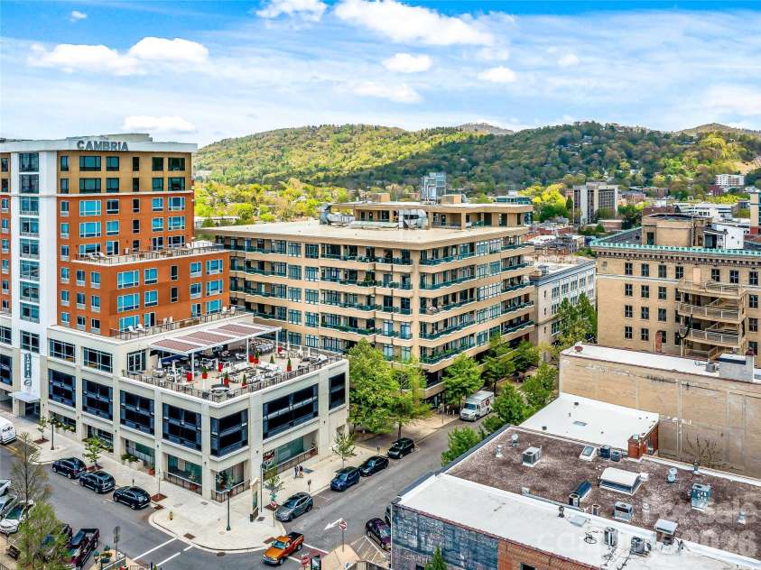 21 Battery Park Avenue, Asheville, NC 28801.  MLS# CAR4316380, YatesRealty ID 4126. 